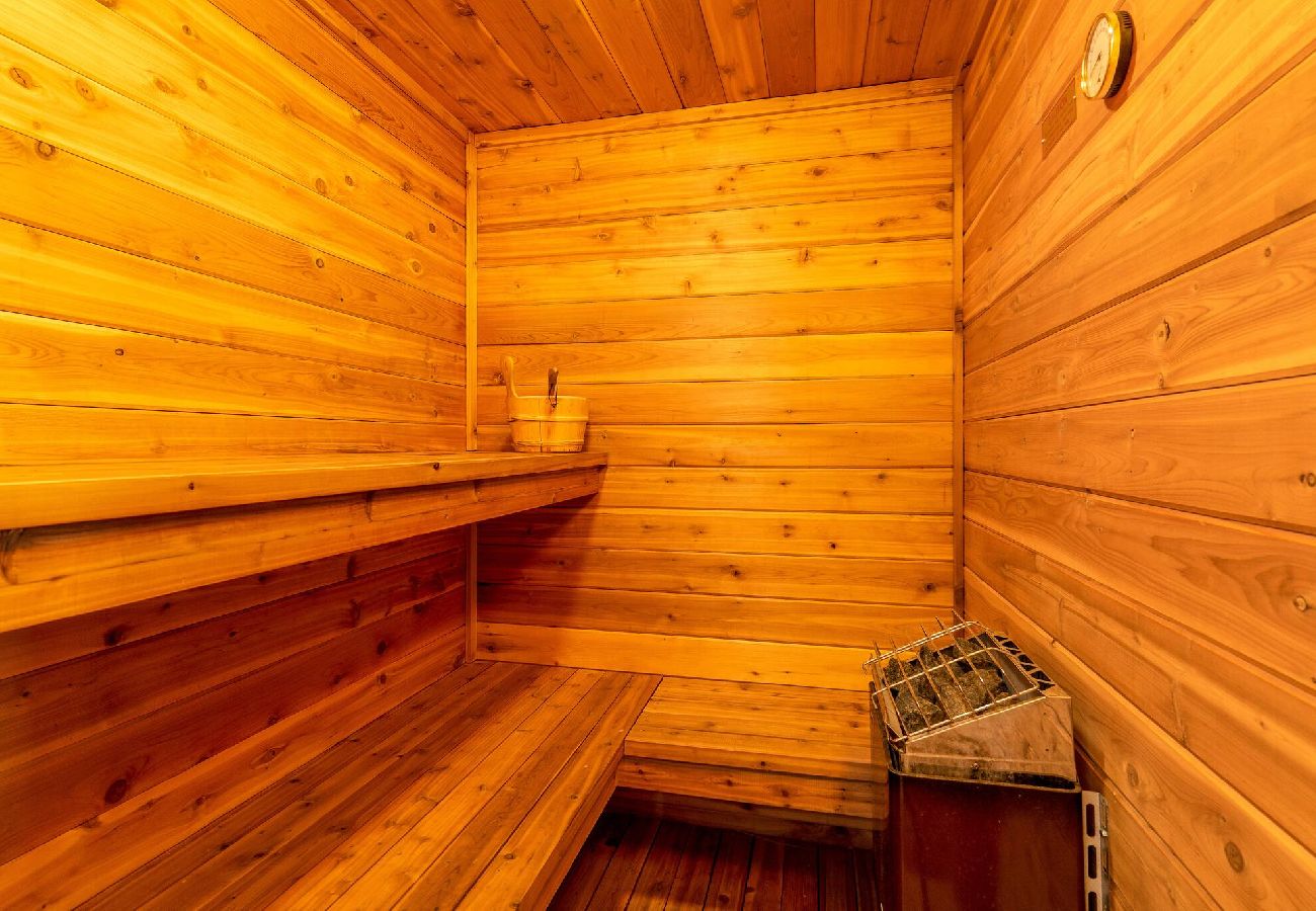 House in Anaconda - Georgetown Lake home with hot tub, sauna, & views! 