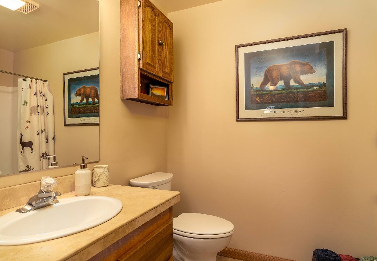 House in Anaconda - Georgetown Lake home with hot tub, sauna, & views! 