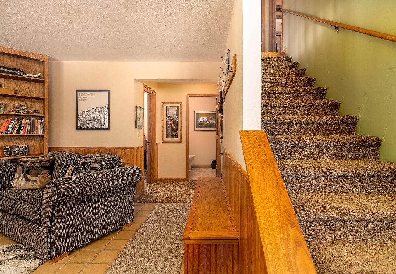 House in Anaconda - Georgetown Lake home with hot tub, sauna, & views! 