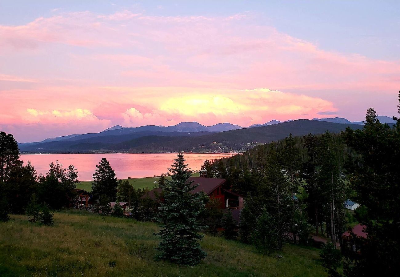 House in Anaconda - Georgetown Lake home with hot tub, sauna, & views! 