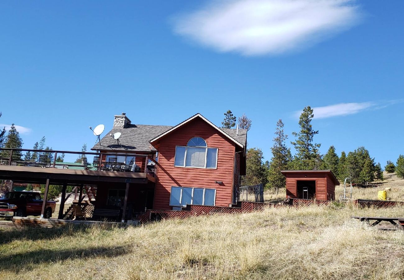 House in Anaconda - Georgetown Lake home with hot tub, sauna, & views! 