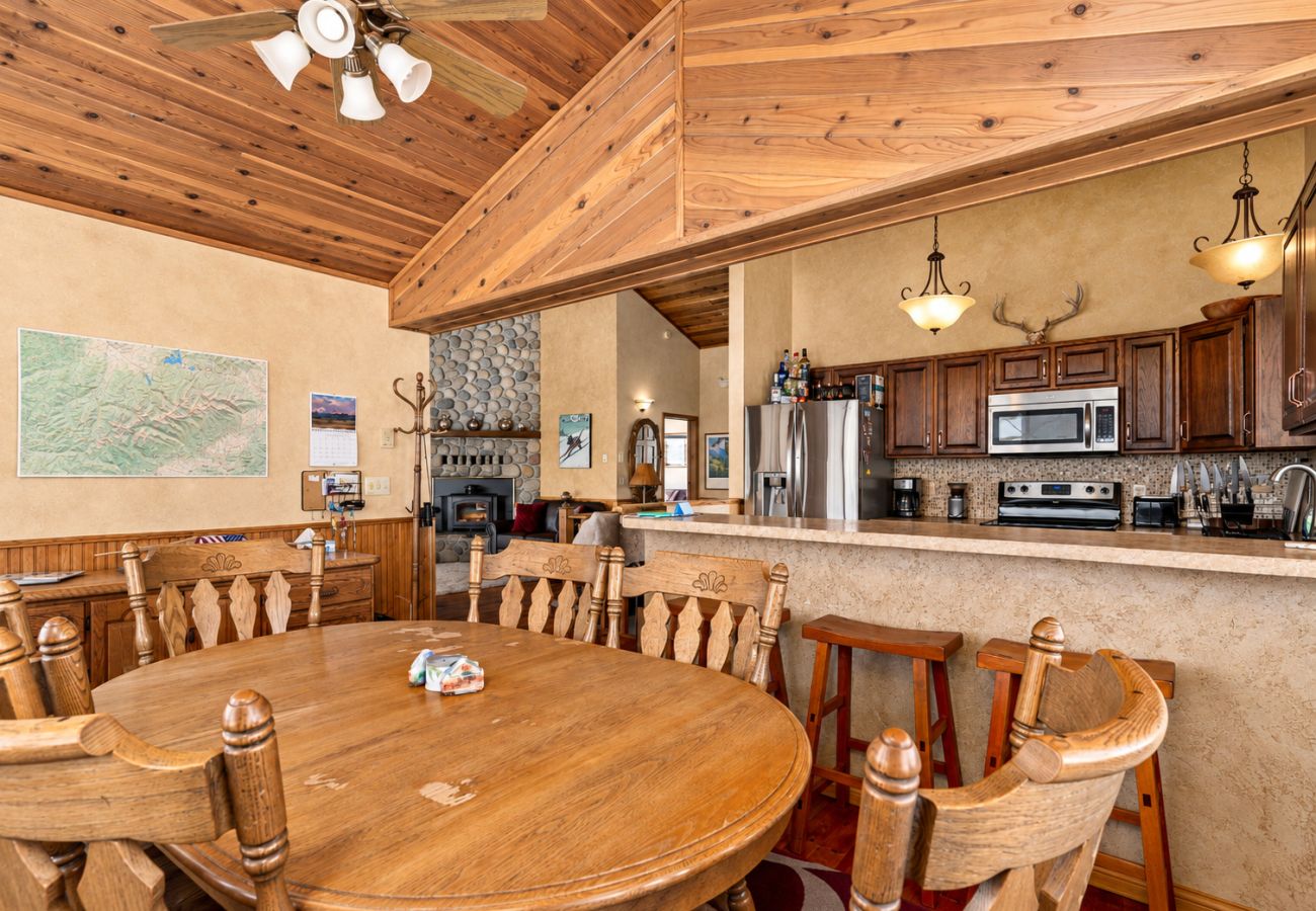 House in Anaconda - Georgetown Lake home with hot tub, sauna, & views!