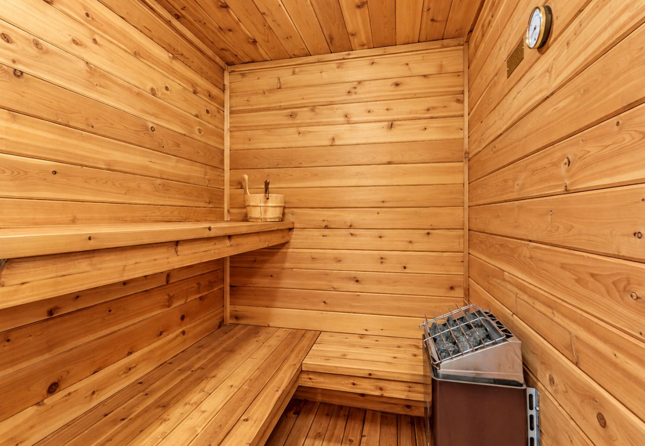 House in Anaconda - Georgetown Lake home with hot tub, sauna, & views!
