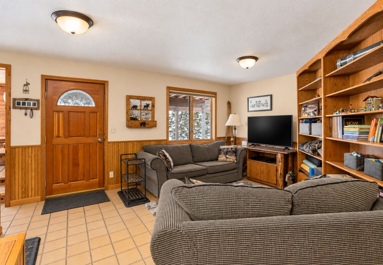 House in Anaconda - Georgetown Lake home with hot tub, sauna, & views!