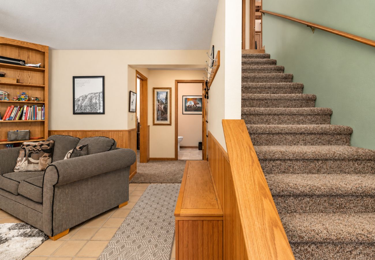 House in Anaconda - Georgetown Lake home with hot tub, sauna, & views!