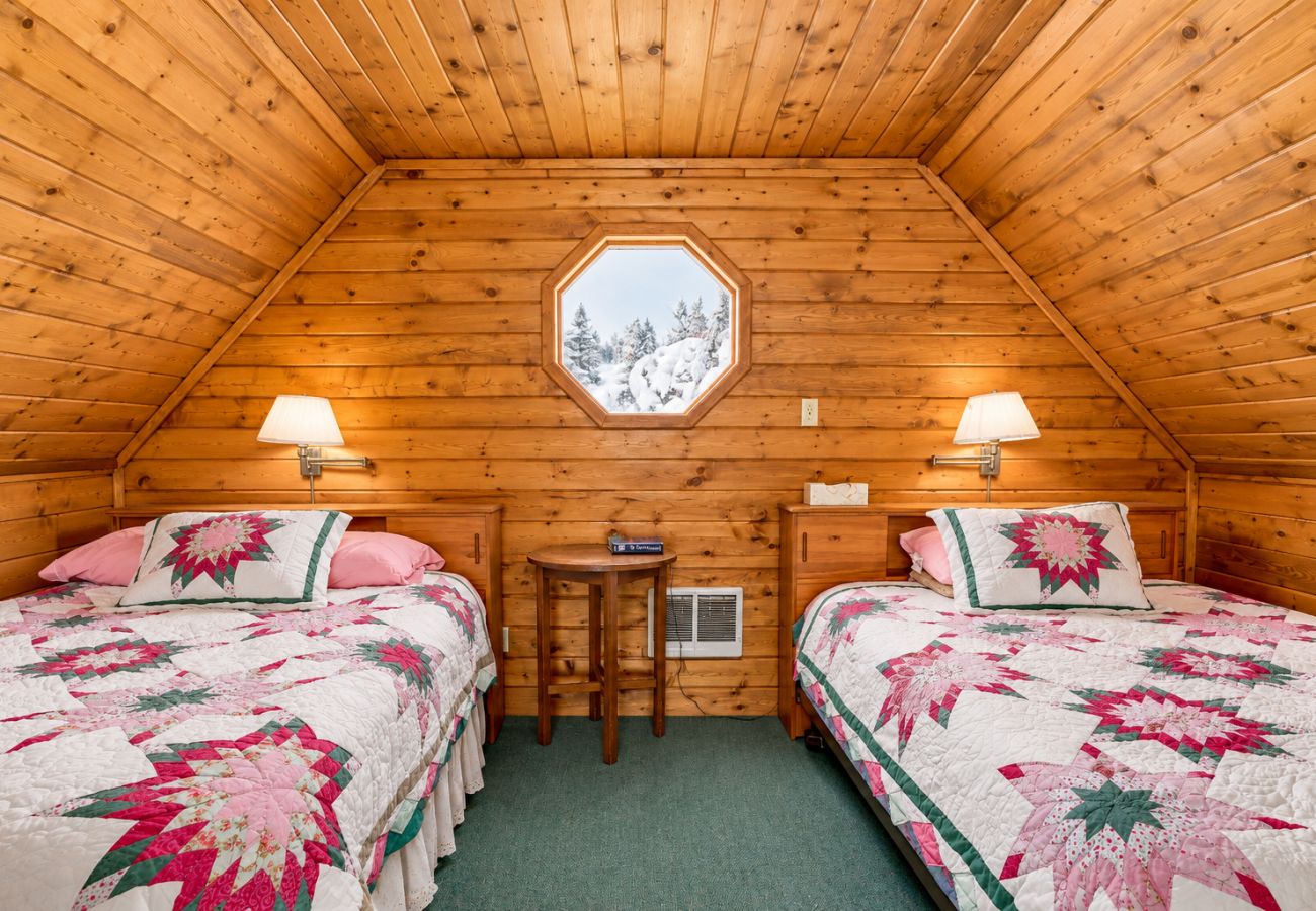 House in Anaconda - Georgetown Lake home with hot tub, sauna, & views!