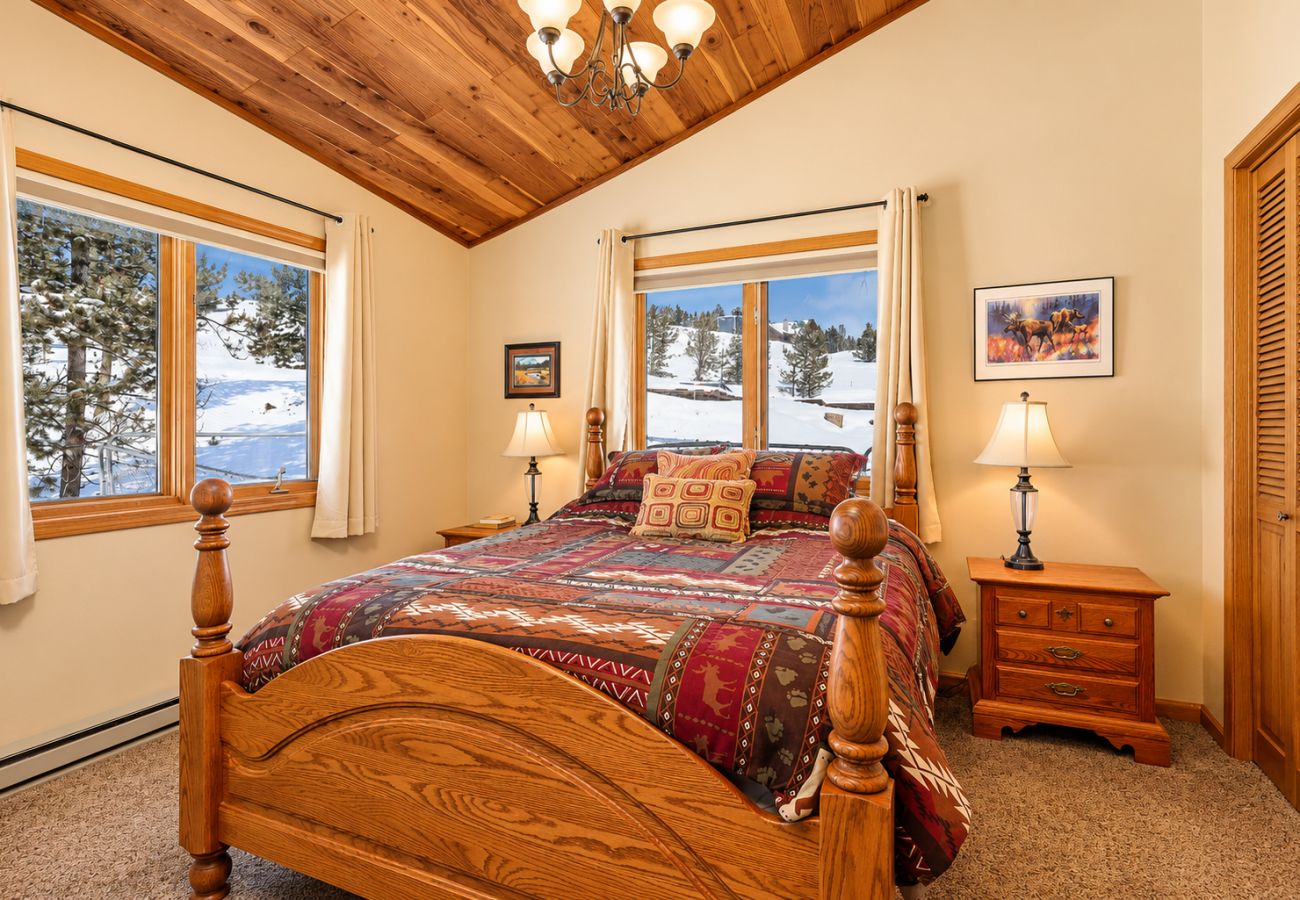 House in Anaconda - Georgetown Lake home with hot tub, sauna, & views!