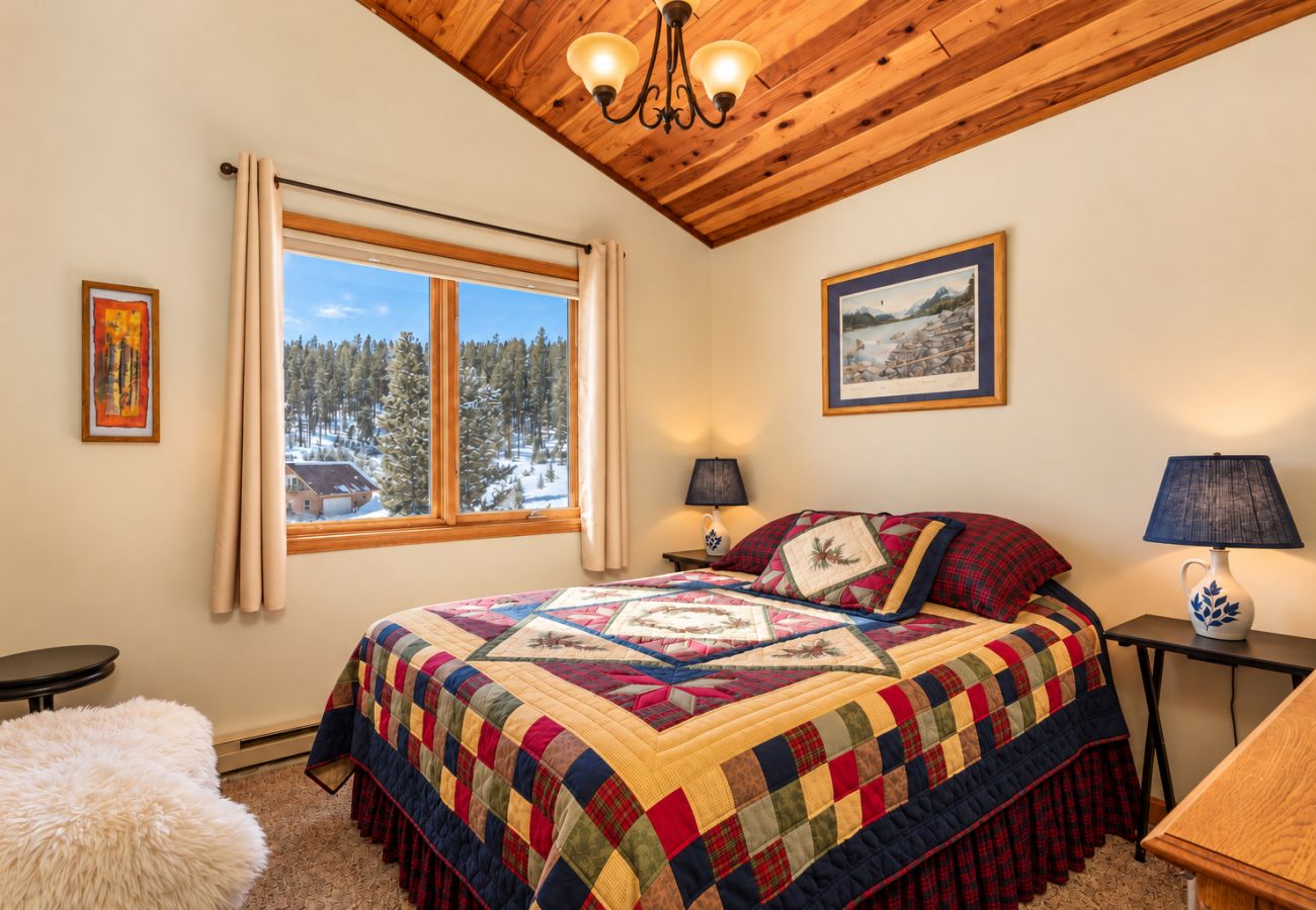 House in Anaconda - Georgetown Lake home with hot tub, sauna, & views!