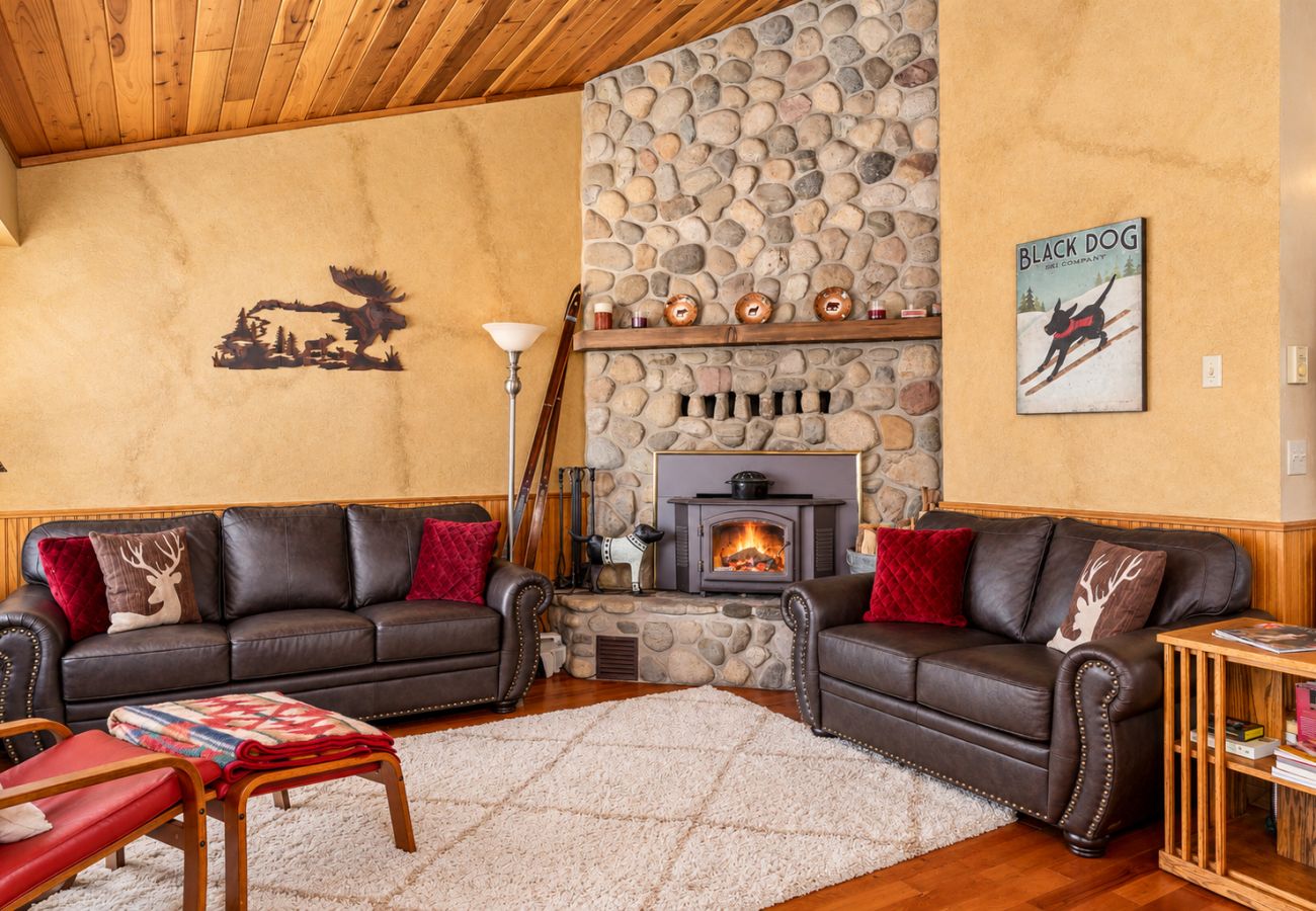 House in Anaconda - Georgetown Lake home with hot tub, sauna, & views!