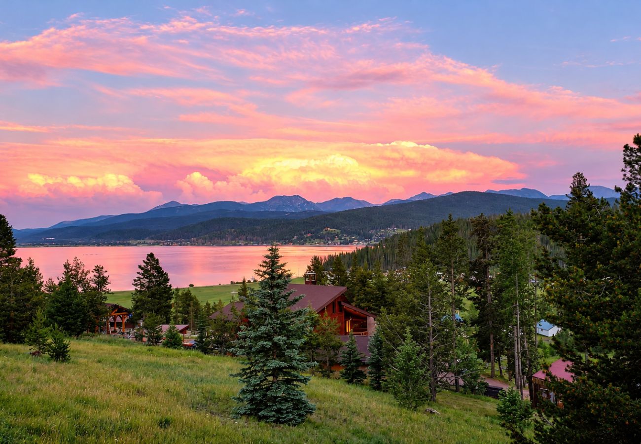 House in Anaconda - Georgetown Lake home with hot tub, sauna, & views!