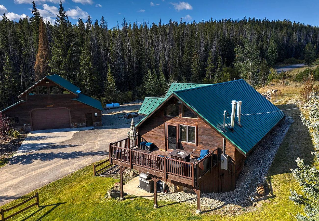 Cabin in Anaconda - Quiet Pintler Getaway - Minutes from Georgetown! 