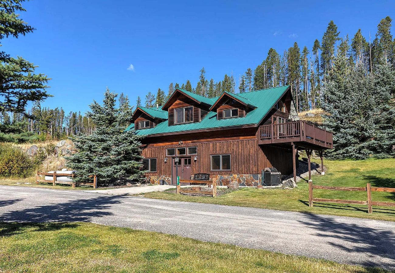 Cabin in Anaconda - Quiet Pintler Getaway - Minutes from Georgetown! 