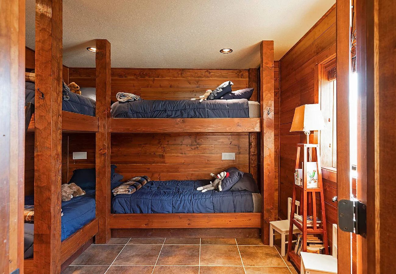 Cabin in Anaconda - Quiet Pintler Getaway - Minutes from Georgetown! 