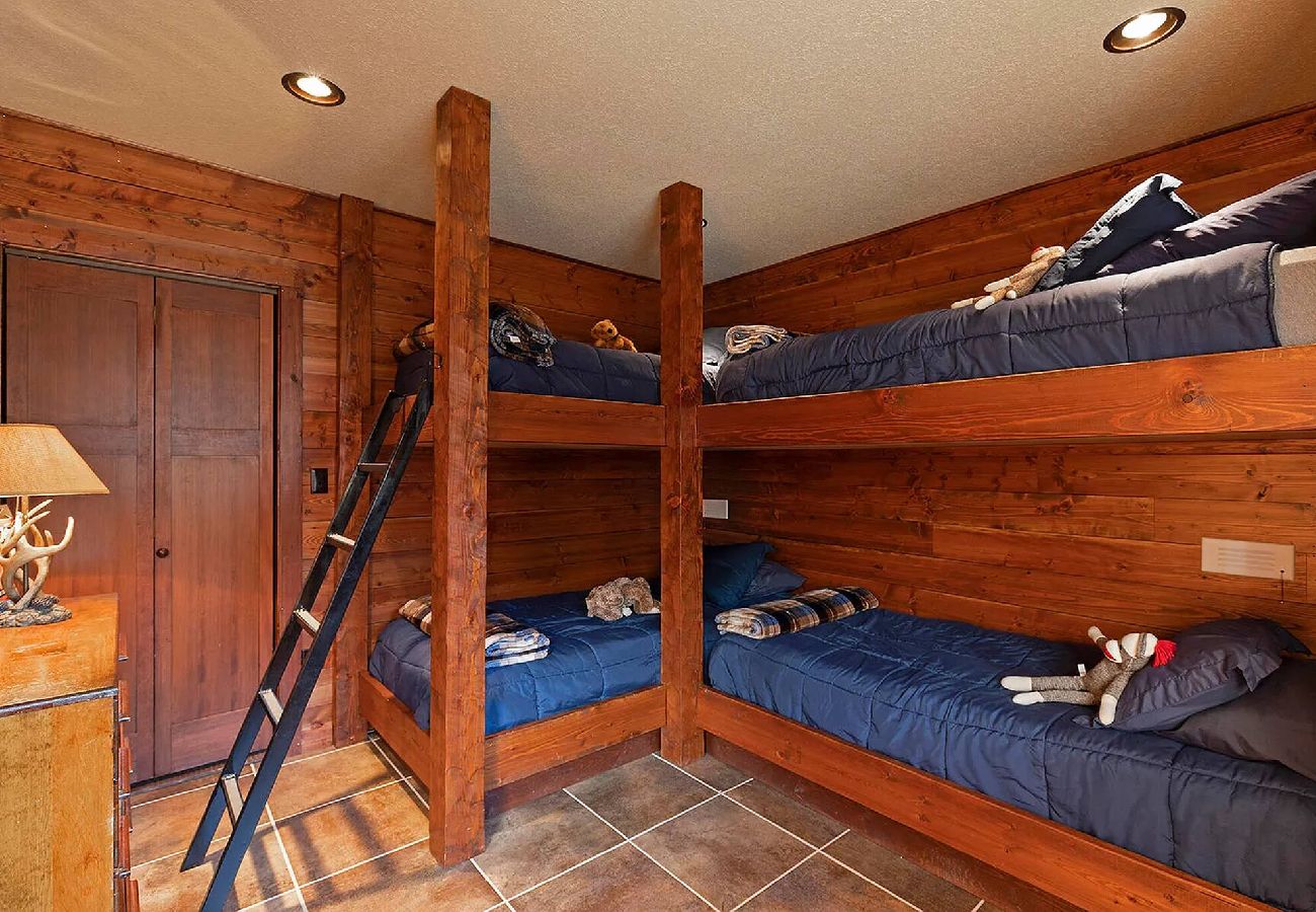 Cabin in Anaconda - Quiet Pintler Getaway - Minutes from Georgetown! 