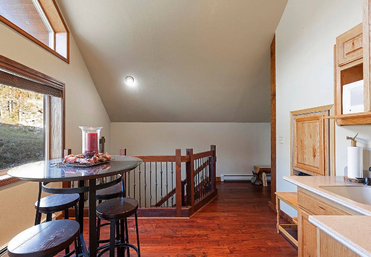 Cabin in Anaconda - Quiet Pintler Getaway - Minutes from Georgetown! 