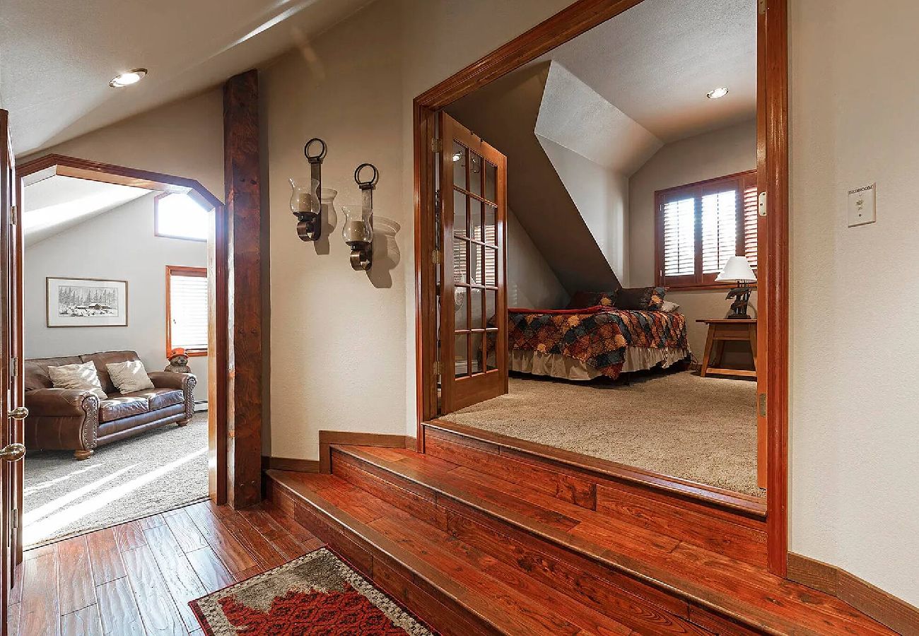 Cabin in Anaconda - Quiet Pintler Getaway - Minutes from Georgetown! 