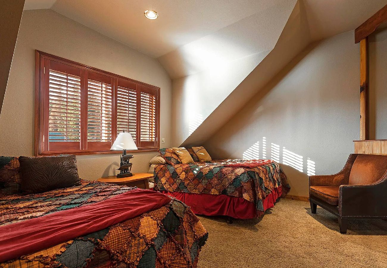 Cabin in Anaconda - Quiet Pintler Getaway - Minutes from Georgetown! 
