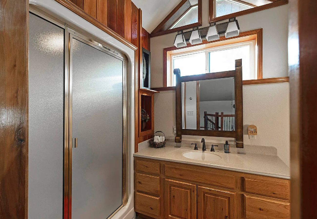 Cabin in Anaconda - Quiet Pintler Getaway - Minutes from Georgetown! 