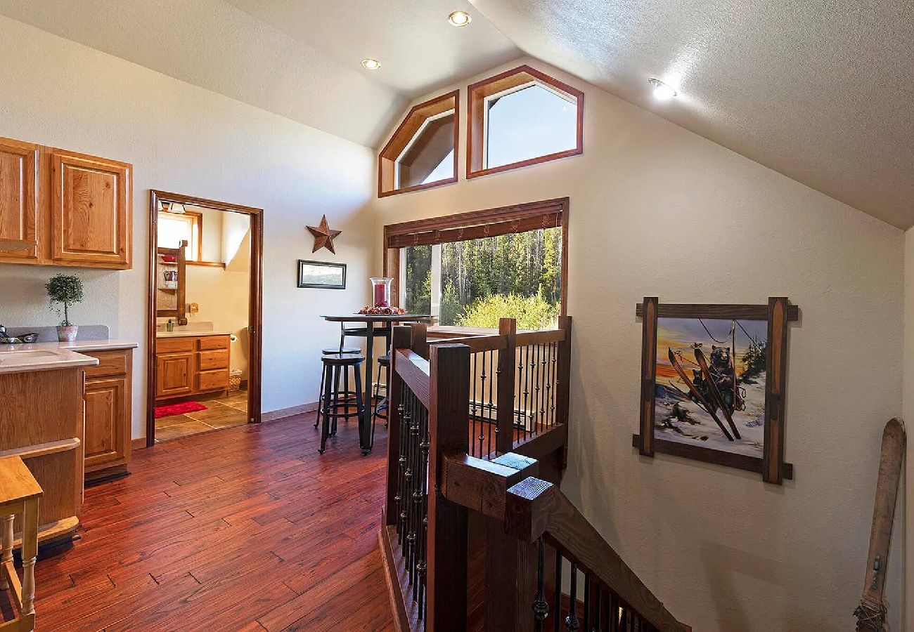 Cabin in Anaconda - Quiet Pintler Getaway - Minutes from Georgetown! 