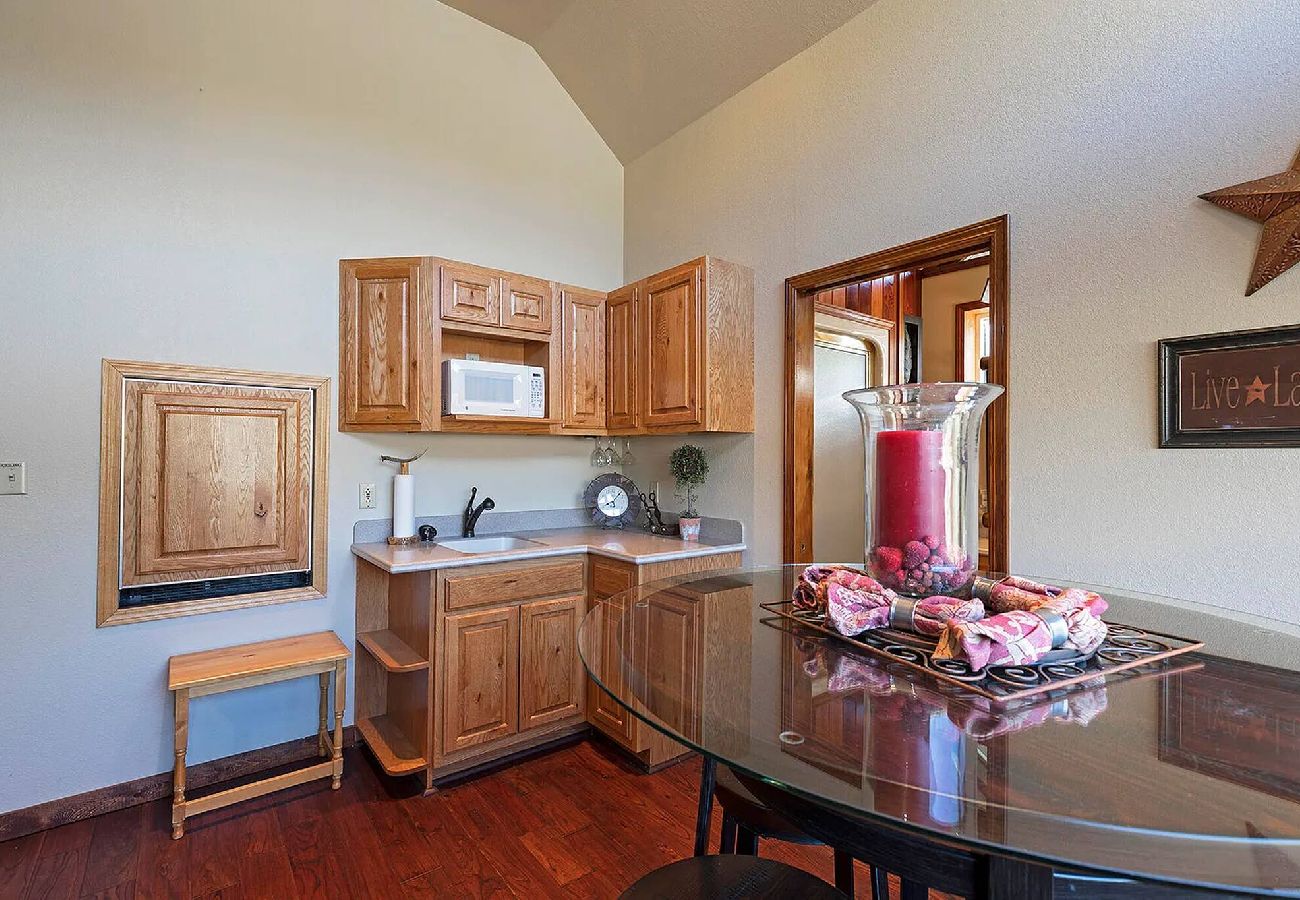 Cabin in Anaconda - Quiet Pintler Getaway - Minutes from Georgetown! 