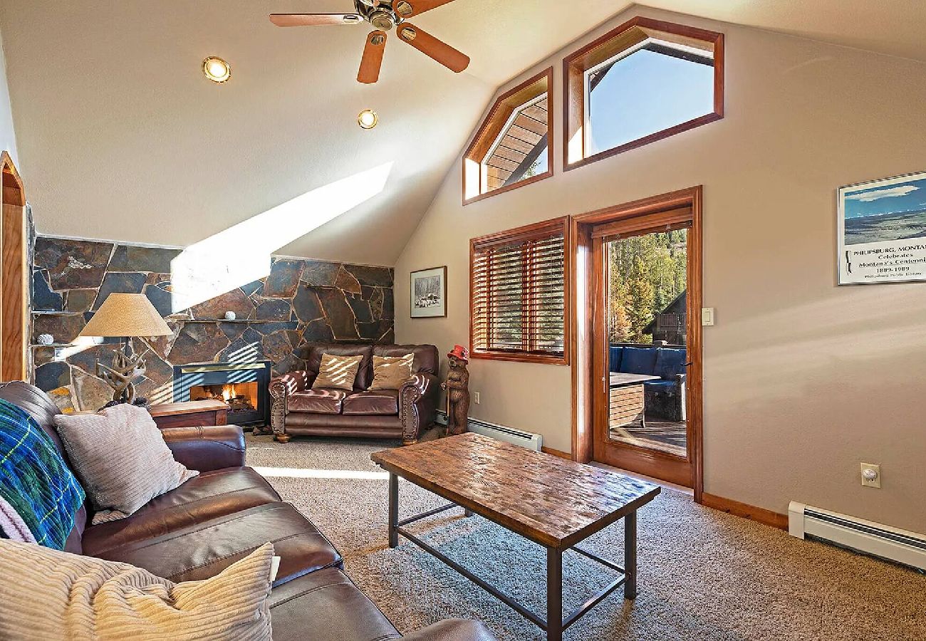 Cabin in Anaconda - Quiet Pintler Getaway - Minutes from Georgetown! 