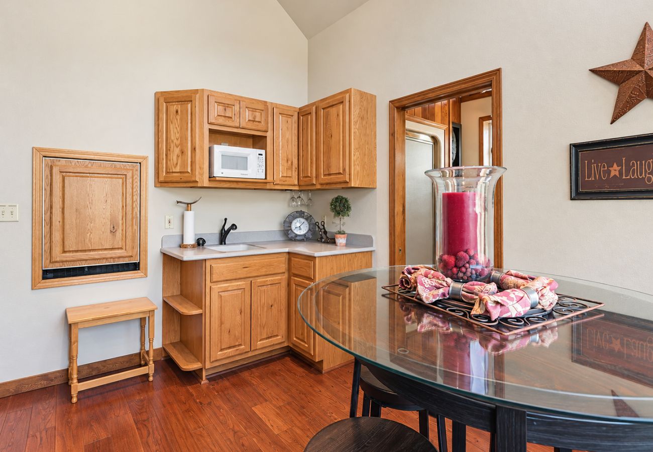 Cabin in Anaconda - Quiet Pintler Getaway - Minutes from Georgetown!