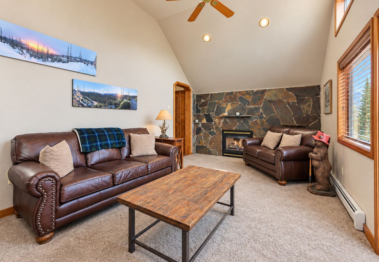 Cabin in Anaconda - Quiet Pintler Getaway - Minutes from Georgetown!
