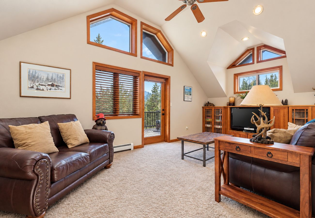 Cabin in Anaconda - Quiet Pintler Getaway - Minutes from Georgetown!