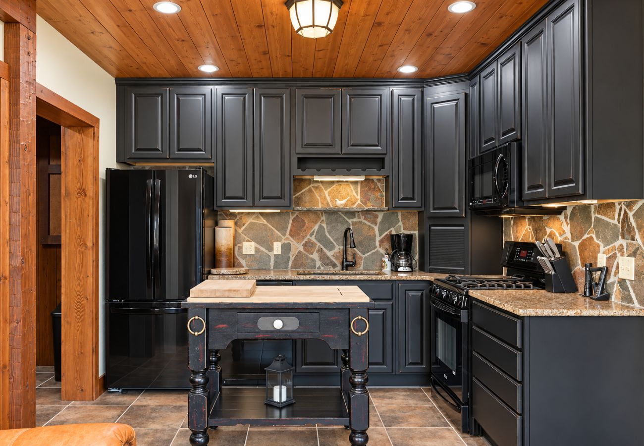 Cabin in Anaconda - Quiet Pintler Getaway - Minutes from Georgetown!