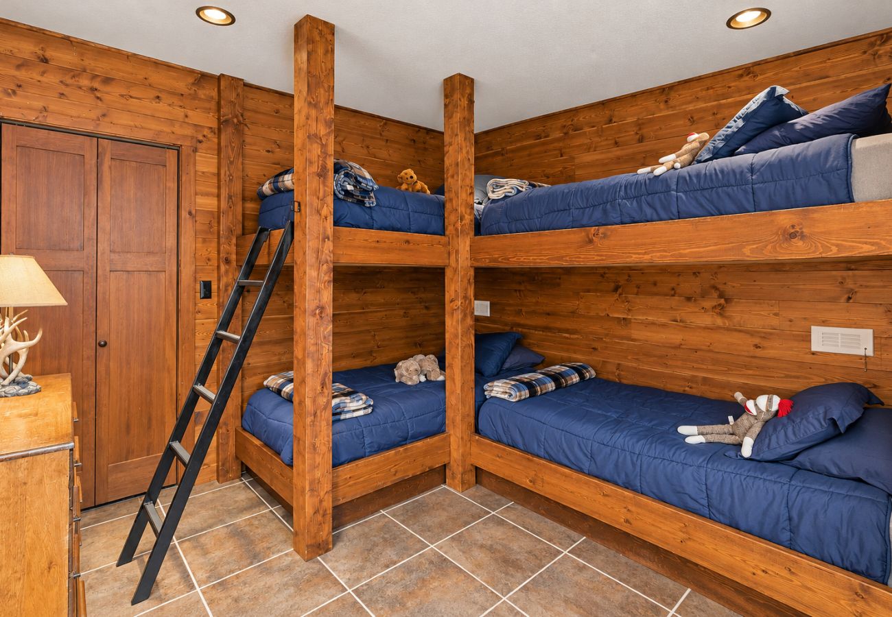 Cabin in Anaconda - Quiet Pintler Getaway - Minutes from Georgetown!
