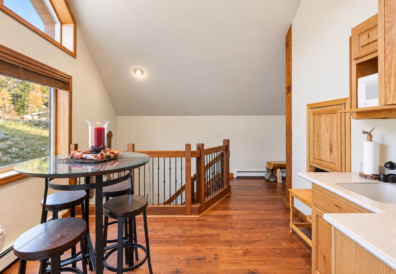 Cabin in Anaconda - Quiet Pintler Getaway - Minutes from Georgetown!