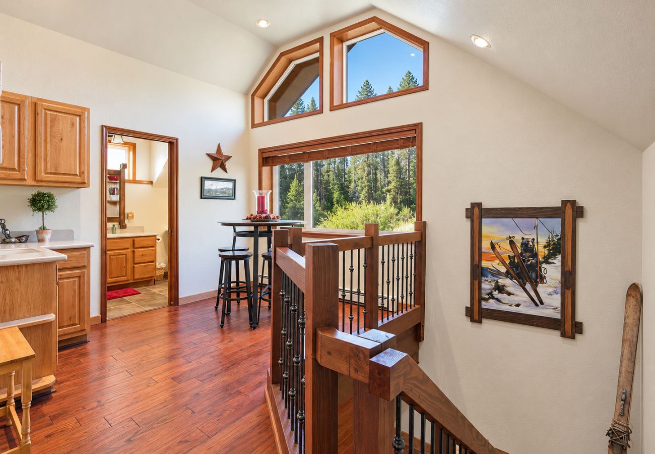 Cabin in Anaconda - Quiet Pintler Getaway - Minutes from Georgetown!