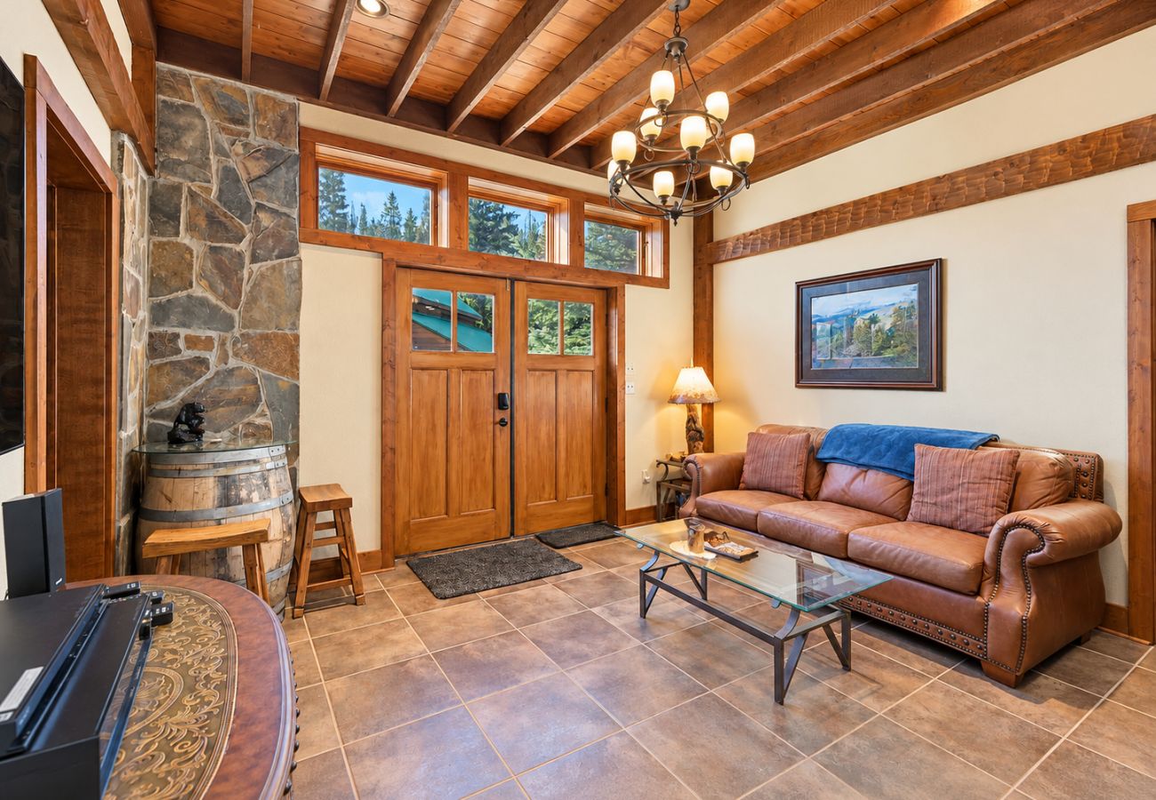 Cabin in Anaconda - Quiet Pintler Getaway - Minutes from Georgetown!