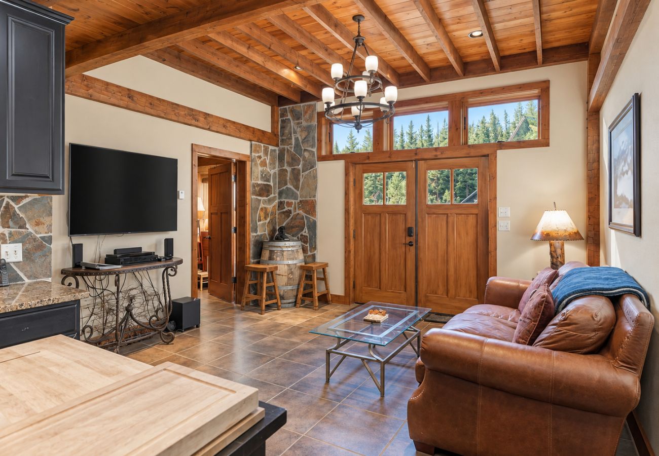 Cabin in Anaconda - Quiet Pintler Getaway - Minutes from Georgetown!