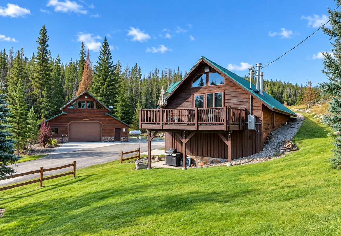 Cabin in Anaconda - Quiet Pintler Getaway - Minutes from Georgetown!