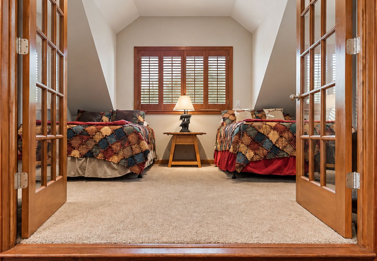 Cabin in Anaconda - Quiet Pintler Getaway - Minutes from Georgetown!