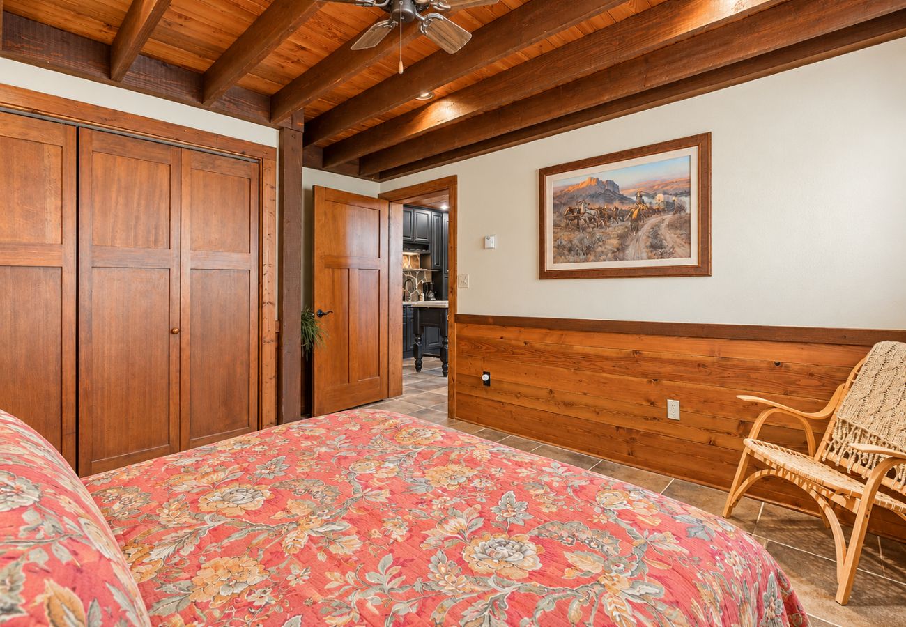 Cabin in Anaconda - Quiet Pintler Getaway - Minutes from Georgetown!
