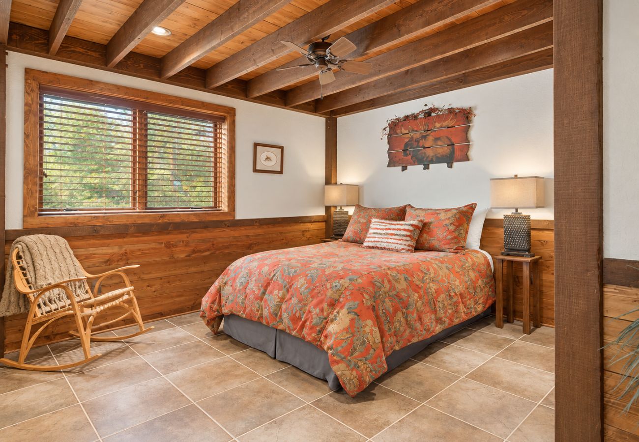 Cabin in Anaconda - Quiet Pintler Getaway - Minutes from Georgetown!