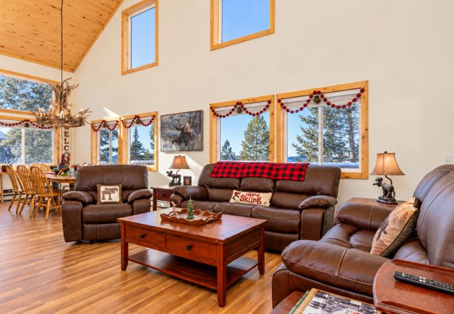 House in Anaconda - Lakeview Getaway at Georgetown Lake