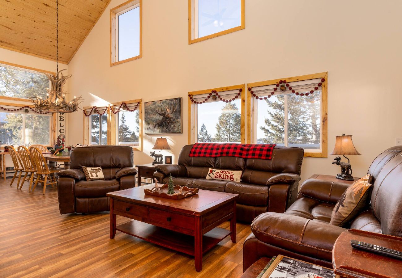 House in Anaconda - Lakeview Getaway at Georgetown Lake 