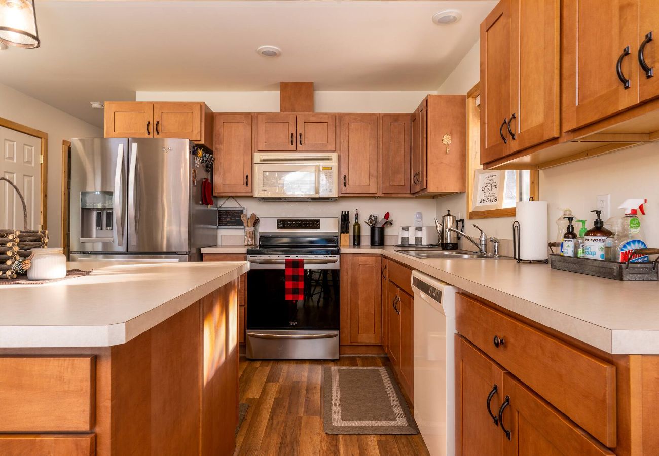House in Anaconda - Lakeview Getaway at Georgetown Lake 