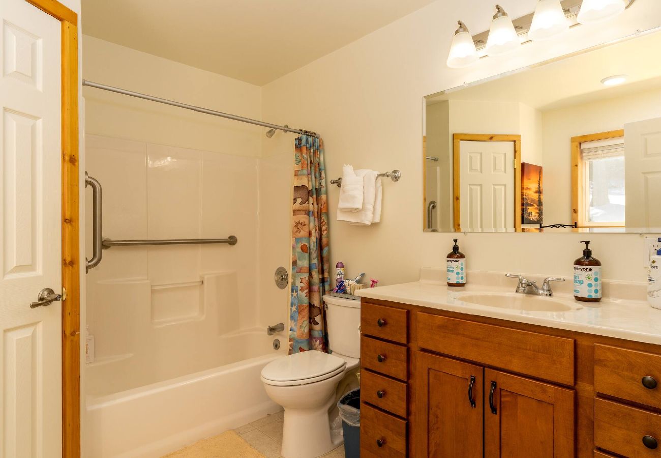 House in Anaconda - Lakeview Getaway at Georgetown Lake 