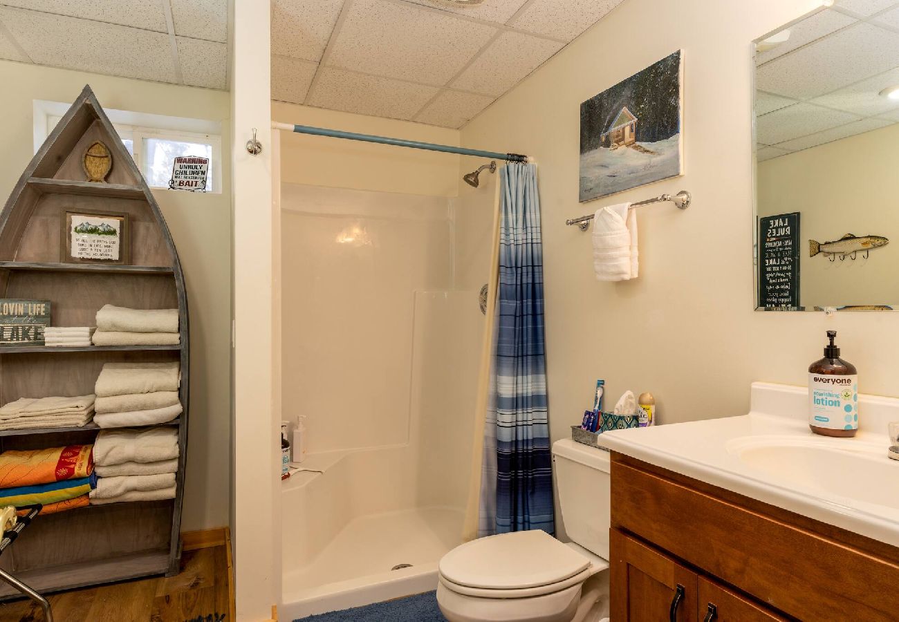 House in Anaconda - Lakeview Getaway at Georgetown Lake 