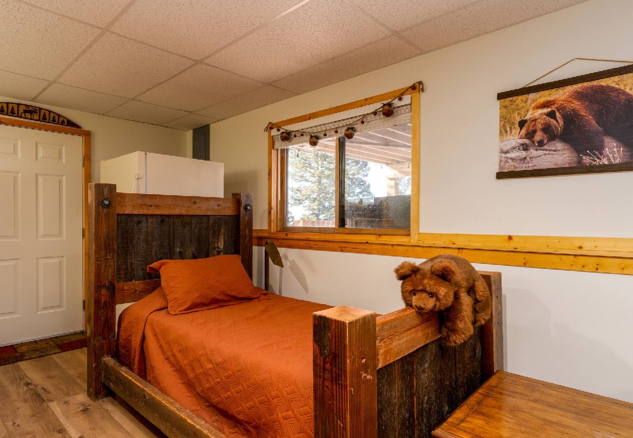House in Anaconda - Lakeview Getaway at Georgetown Lake 