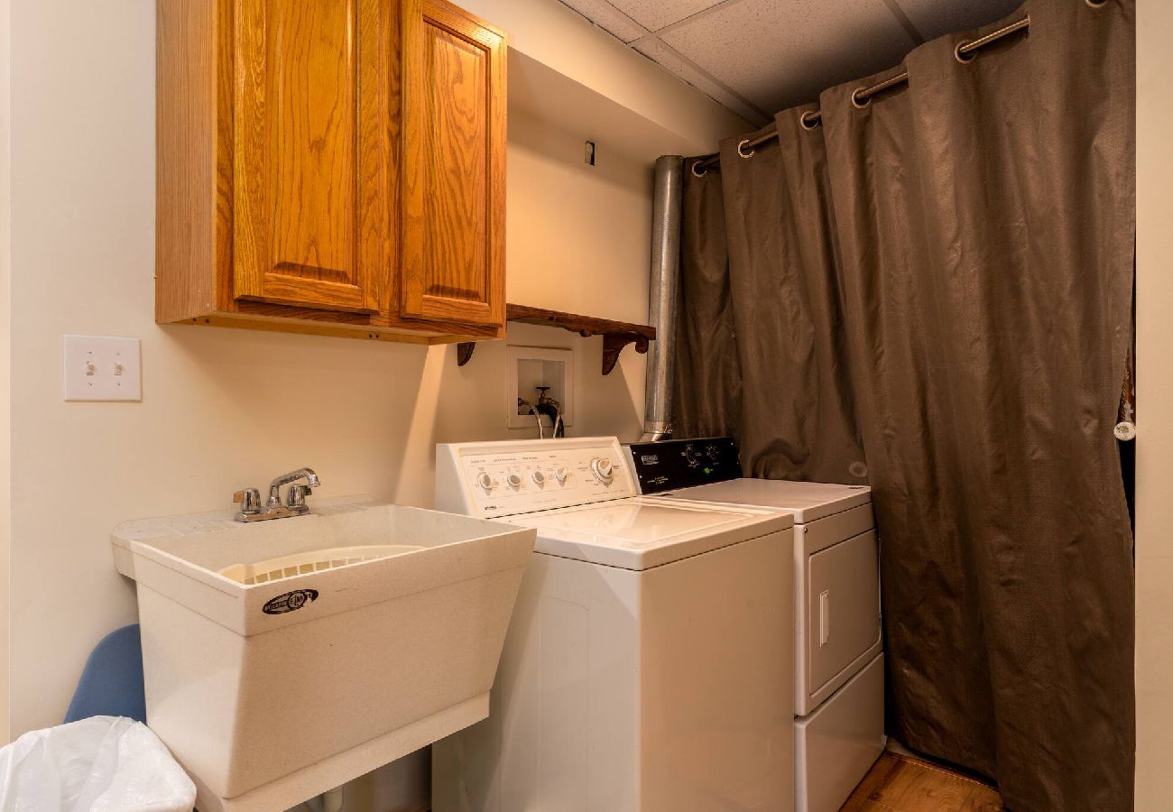 House in Anaconda - Lakeview Getaway at Georgetown Lake 