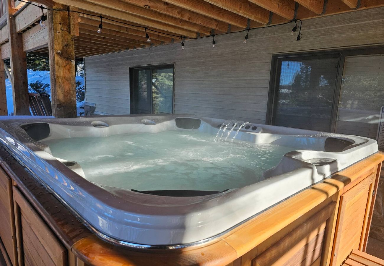 House in Anaconda - Lakeview Getaway at Georgetown Lake 