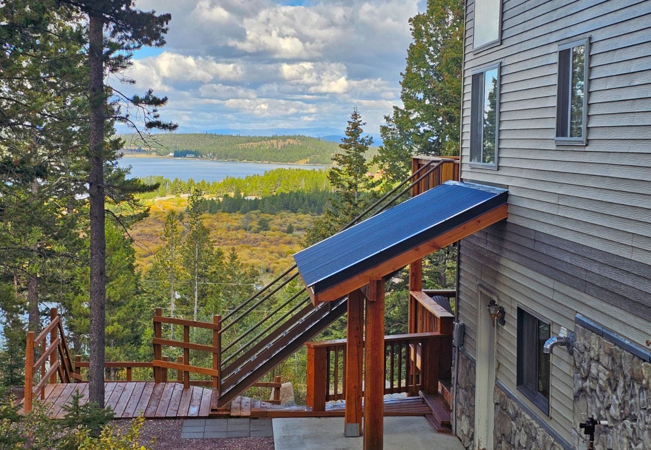 House in Anaconda - Lakeview Getaway at Georgetown Lake 