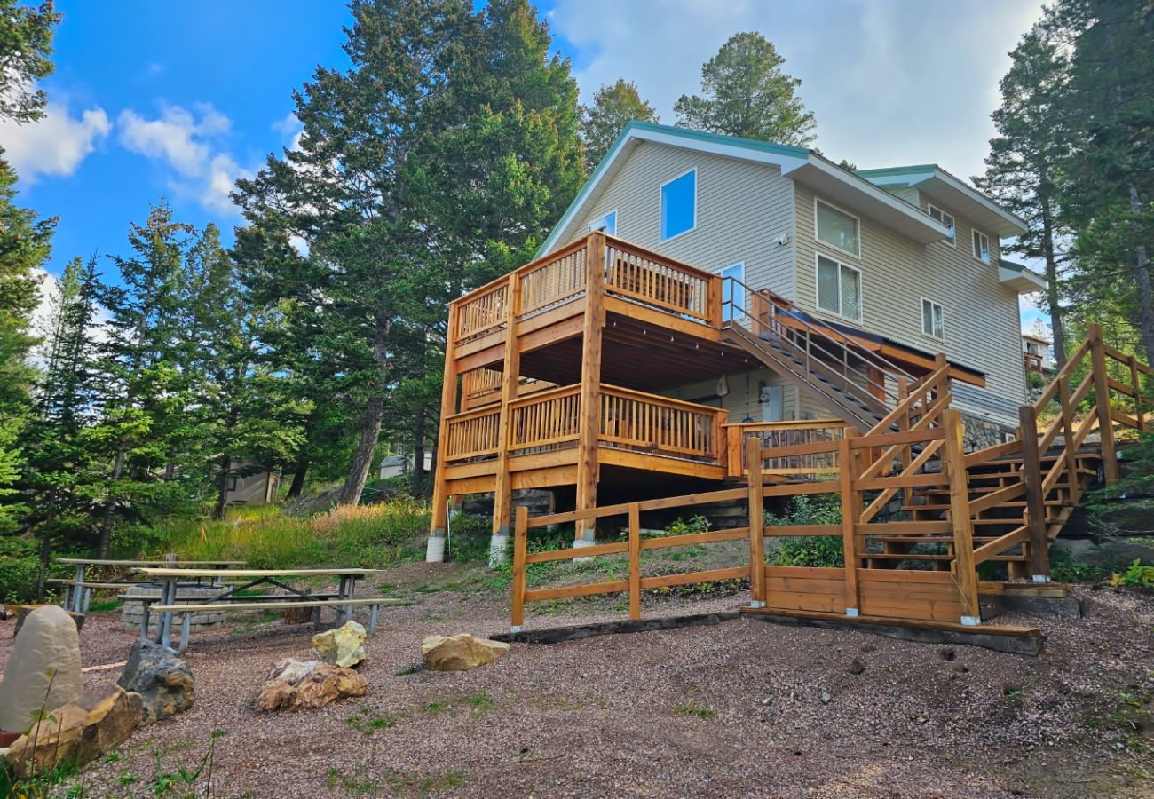 House in Anaconda - Lakeview Getaway at Georgetown Lake 