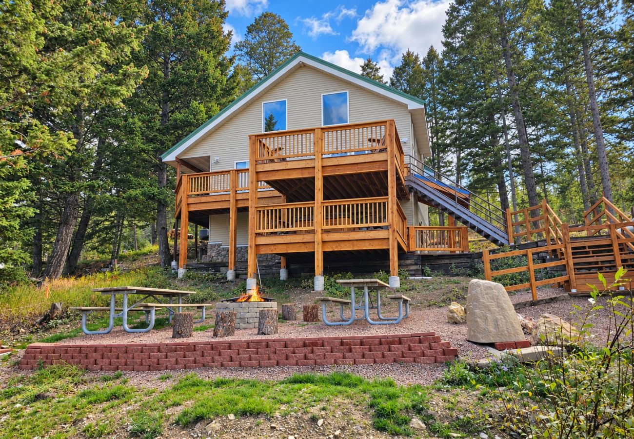 House in Anaconda - Lakeview Getaway at Georgetown Lake