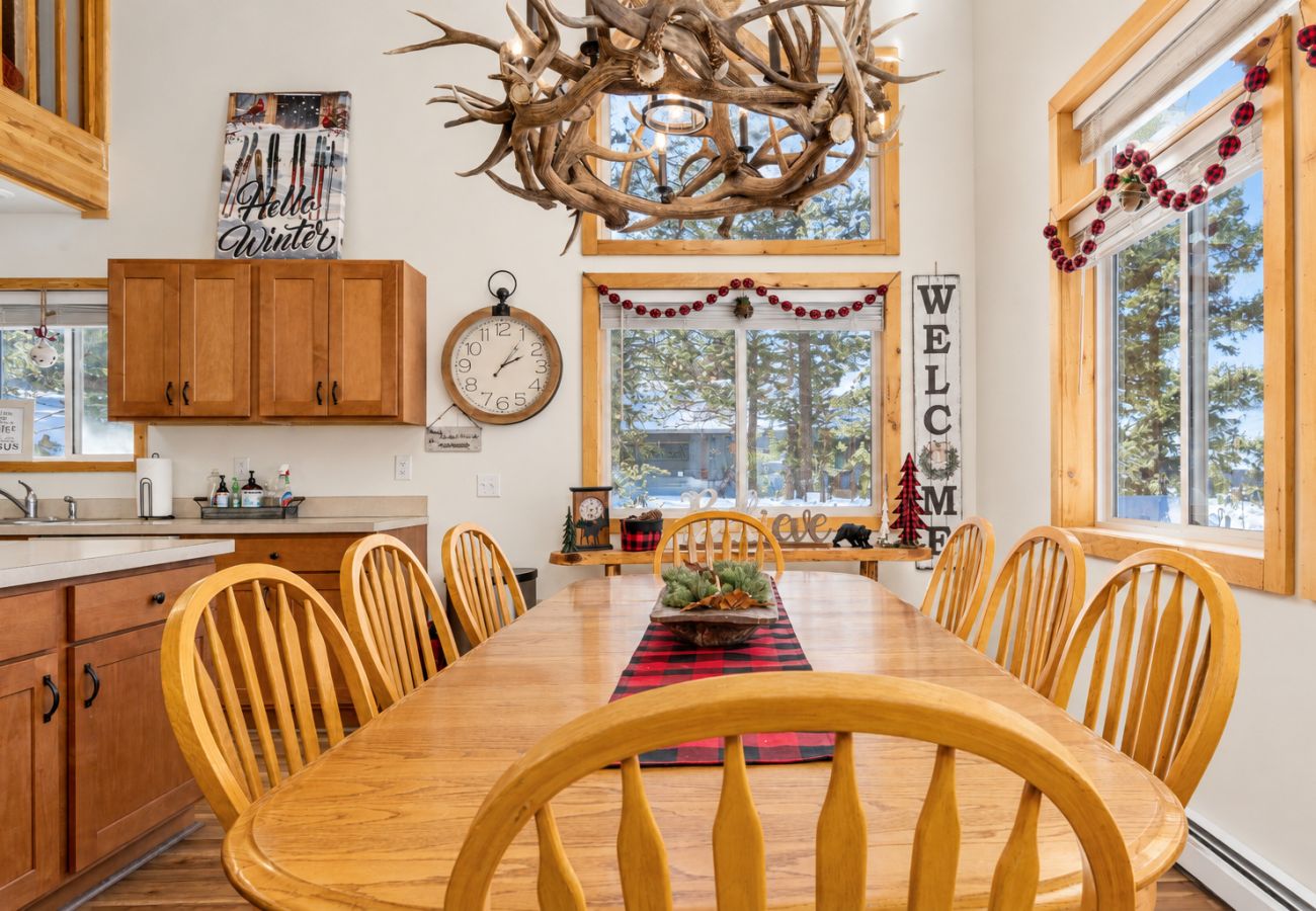 House in Anaconda - Lakeview Getaway at Georgetown Lake